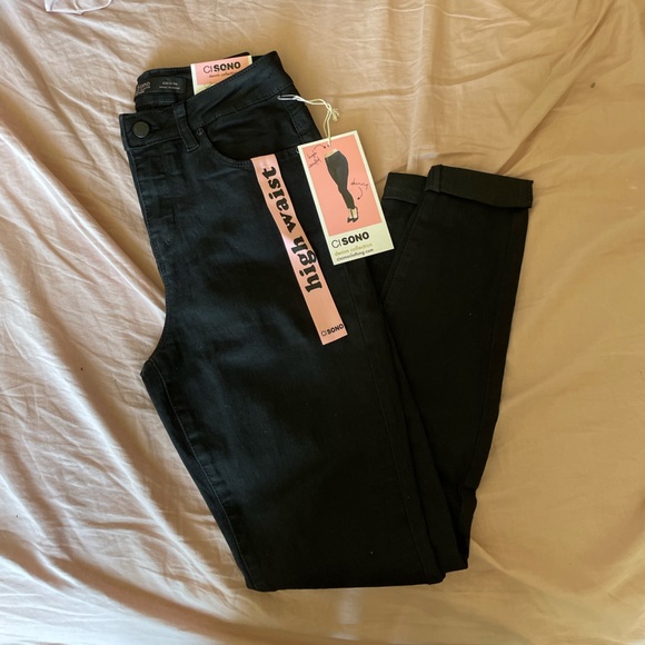 Fashion Nova Skinny Jean - Picture 5 of 5